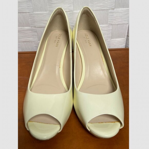 NWOB Cole Haan Patent Leather Off White Cream Peep Toe Wedge Pump Shoe Size 8 - Picture 1 of 9